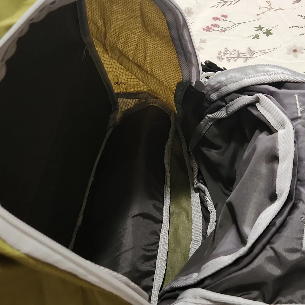 ***SALE 3 for $20*** Kelty Green Picnic Cooler - Picture 7 of 10
